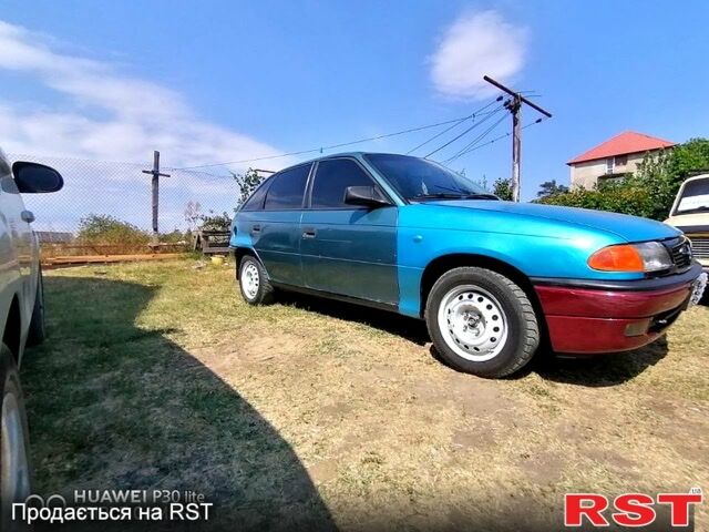 Зеленый Опель Астра, объемом двигателя 1.4 л и пробегом 400 тыс. км за 670 $, фото 1 на Automoto.ua