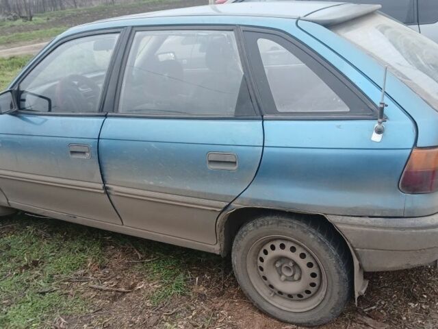 Зеленый Опель Астра, объемом двигателя 1.8 л и пробегом 300 тыс. км за 1700 $, фото 2 на Automoto.ua