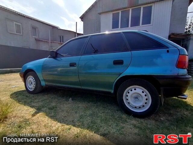 Зеленый Опель Астра, объемом двигателя 1.4 л и пробегом 400 тыс. км за 670 $, фото 2 на Automoto.ua