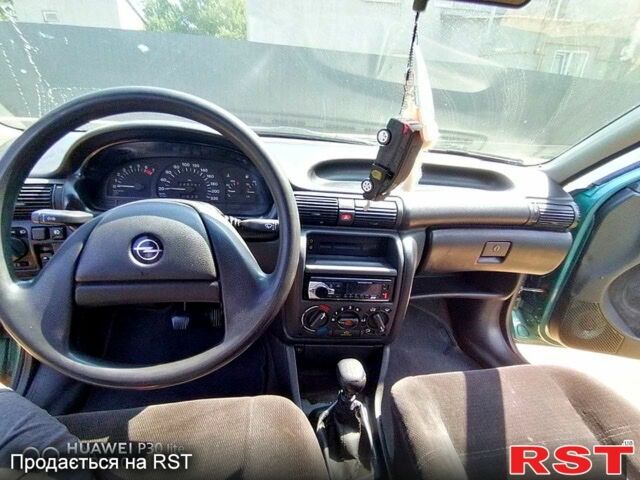 Зеленый Опель Астра, объемом двигателя 1.4 л и пробегом 400 тыс. км за 670 $, фото 4 на Automoto.ua