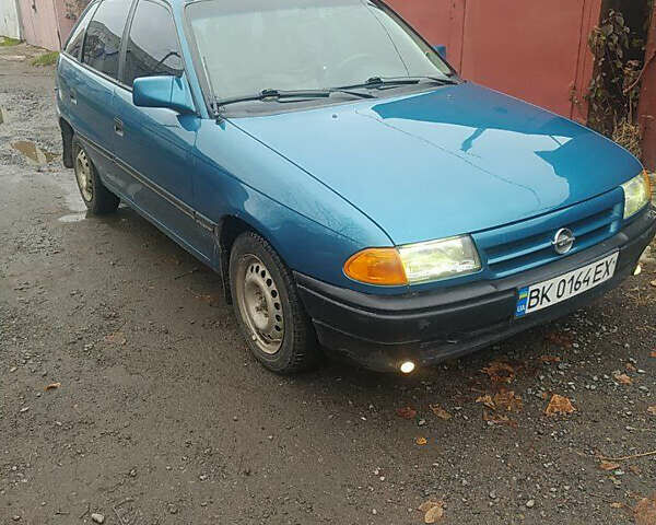 Зеленый Опель Астра, объемом двигателя 1.6 л и пробегом 395 тыс. км за 2200 $, фото 1 на Automoto.ua