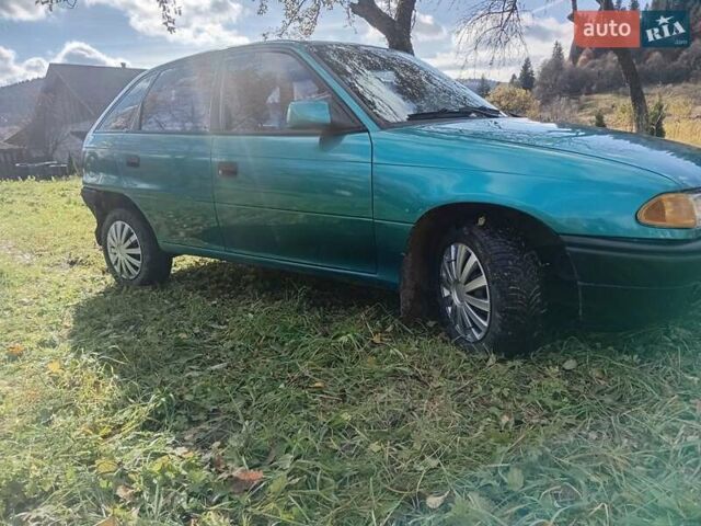 Зеленый Опель Астра, объемом двигателя 1.6 л и пробегом 258 тыс. км за 1393 $, фото 13 на Automoto.ua