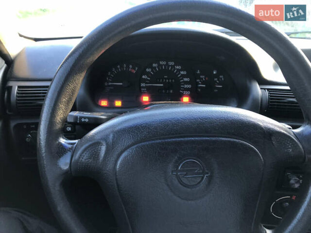 Зеленый Опель Астра, объемом двигателя 1.62 л и пробегом 340 тыс. км за 1950 $, фото 8 на Automoto.ua