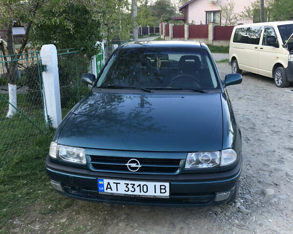 Зеленый Опель Астра, объемом двигателя 1.62 л и пробегом 340 тыс. км за 2100 $, фото 1 на Automoto.ua