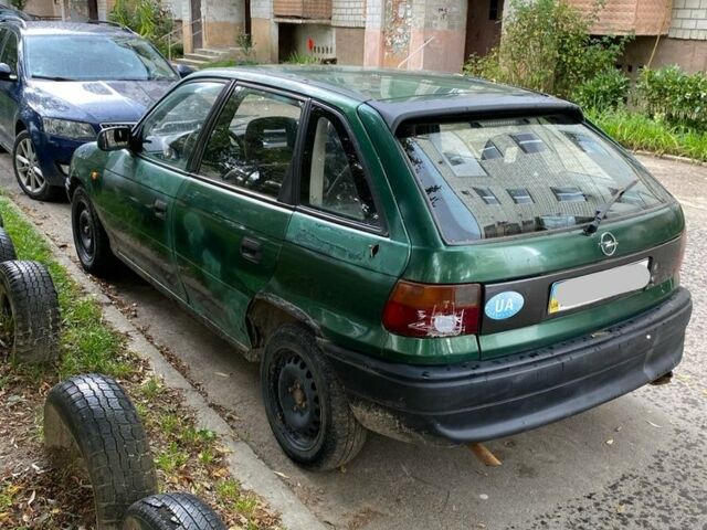 Зеленый Опель Астра, объемом двигателя 1.4 л и пробегом 342 тыс. км за 642 $, фото 2 на Automoto.ua