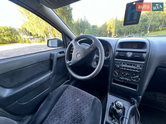 Зеленый Опель Астра, объемом двигателя 1.6 л и пробегом 205 тыс. км за 2300 $, фото 7 на Automoto.ua