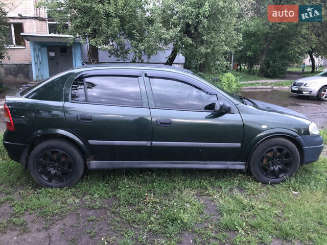 Зеленый Опель Астра, объемом двигателя 1.6 л и пробегом 300 тыс. км за 3300 $, фото 1 на Automoto.ua