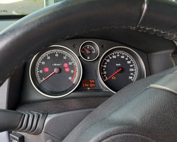 Зеленый Опель Астра, объемом двигателя 1.6 л и пробегом 176 тыс. км за 4500 $, фото 5 на Automoto.ua