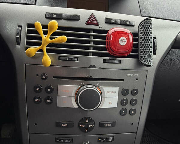 Зеленый Опель Астра, объемом двигателя 1.4 л и пробегом 200 тыс. км за 3700 $, фото 22 на Automoto.ua