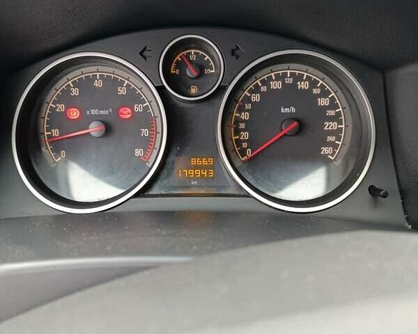 Зеленый Опель Астра, объемом двигателя 1.6 л и пробегом 180 тыс. км за 5250 $, фото 15 на Automoto.ua