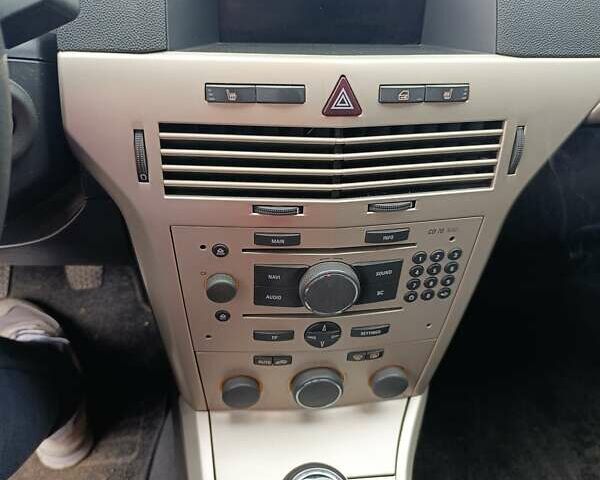 Зеленый Опель Астра, объемом двигателя 1.6 л и пробегом 180 тыс. км за 5250 $, фото 12 на Automoto.ua