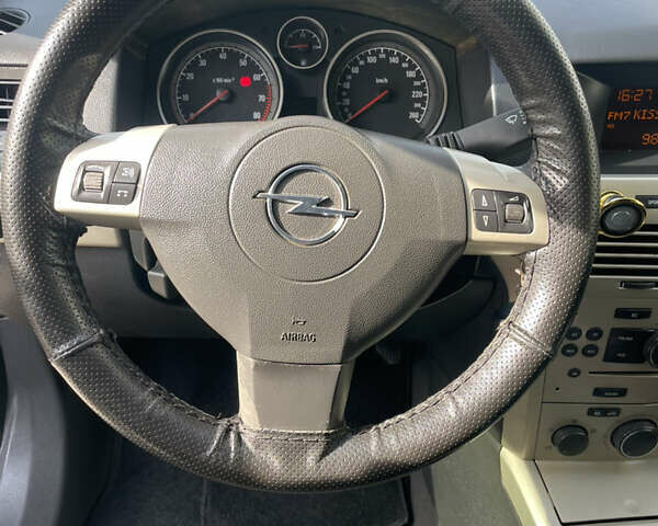 Зеленый Опель Астра, объемом двигателя 1.6 л и пробегом 195 тыс. км за 5800 $, фото 6 на Automoto.ua