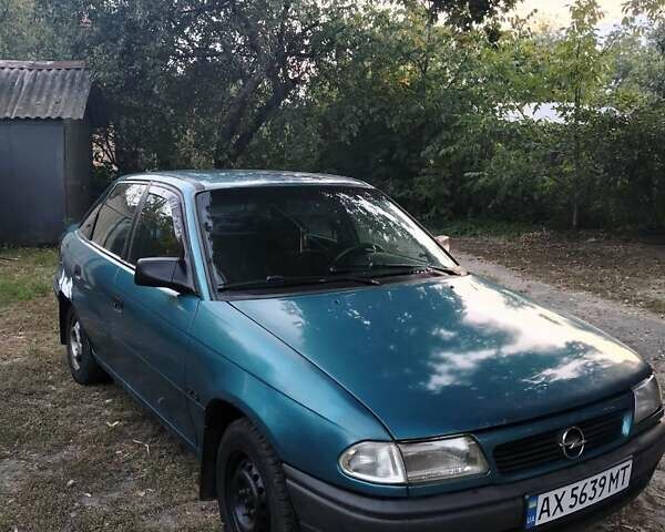 Зеленый Опель Астра, объемом двигателя 1.6 л и пробегом 317 тыс. км за 1500 $, фото 2 на Automoto.ua