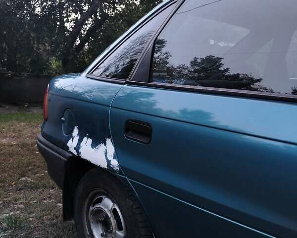 Зеленый Опель Астра, объемом двигателя 1.6 л и пробегом 317 тыс. км за 1500 $, фото 5 на Automoto.ua