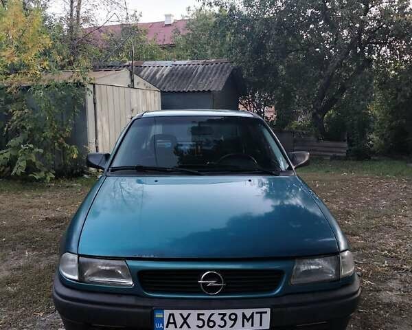 Зеленый Опель Астра, объемом двигателя 1.6 л и пробегом 317 тыс. км за 1500 $, фото 1 на Automoto.ua