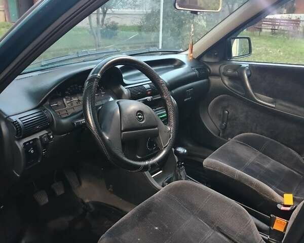 Зеленый Опель Астра, объемом двигателя 1.6 л и пробегом 317 тыс. км за 1500 $, фото 7 на Automoto.ua