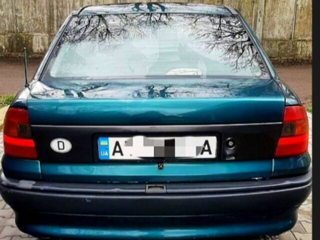 Зеленый Опель Астра, объемом двигателя 1.4 л и пробегом 330 тыс. км за 1800 $, фото 2 на Automoto.ua