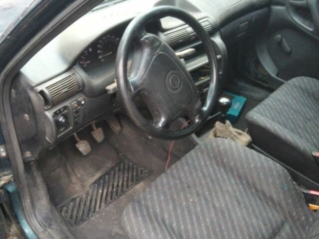 Зеленый Опель Астра, объемом двигателя 1 л и пробегом 200 тыс. км за 600 $, фото 4 на Automoto.ua