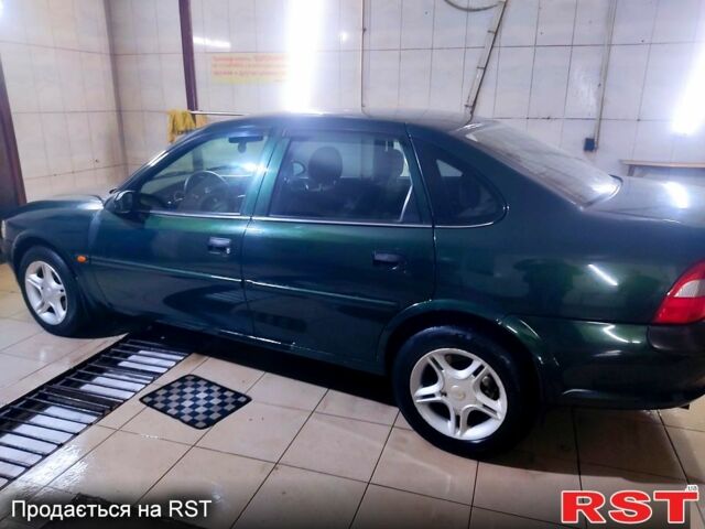 Зеленый Опель Астра, объемом двигателя 1.8 л и пробегом 280 тыс. км за 2200 $, фото 2 на Automoto.ua