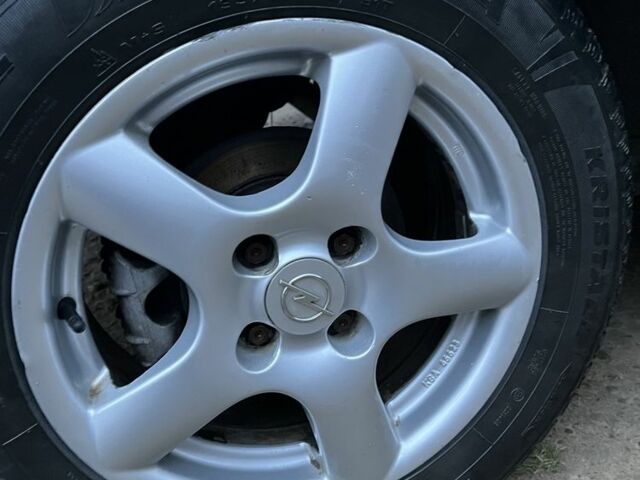 Зеленый Опель Астра, объемом двигателя 1.6 л и пробегом 350 тыс. км за 2500 $, фото 8 на Automoto.ua