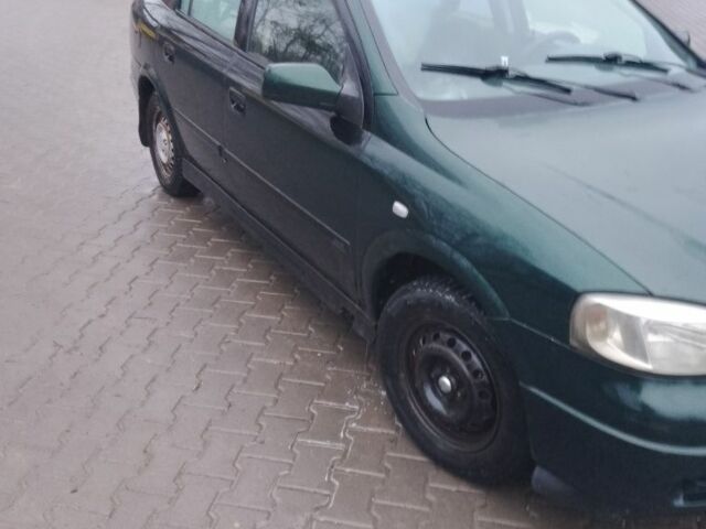 Зеленый Опель Астра, объемом двигателя 1.4 л и пробегом 300 тыс. км за 2400 $, фото 1 на Automoto.ua