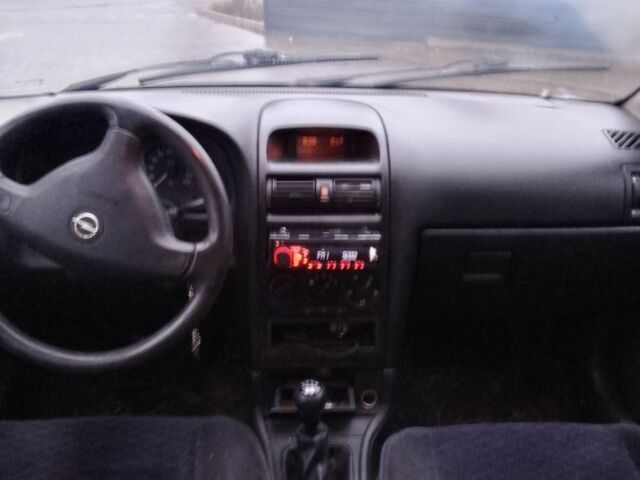 Зеленый Опель Астра, объемом двигателя 1.4 л и пробегом 300 тыс. км за 2400 $, фото 3 на Automoto.ua