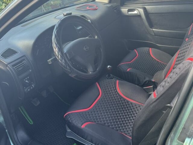 Зеленый Опель Астра, объемом двигателя 1.6 л и пробегом 350 тыс. км за 2500 $, фото 7 на Automoto.ua