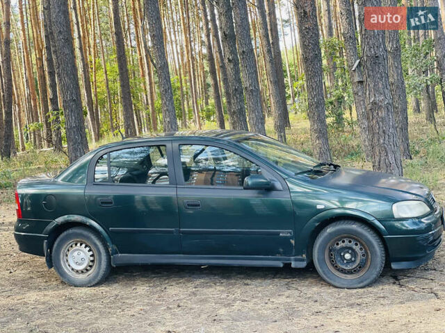 Зеленый Опель Астра, объемом двигателя 1.39 л и пробегом 384 тыс. км за 2500 $, фото 2 на Automoto.ua