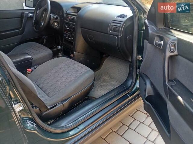 Зеленый Опель Астра, объемом двигателя 1.6 л и пробегом 260 тыс. км за 2800 $, фото 2 на Automoto.ua