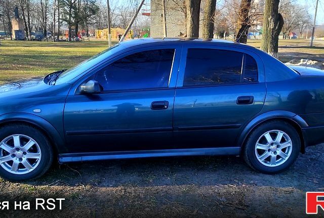 Зеленый Опель Астра, объемом двигателя 1.6 л и пробегом 310 тыс. км за 3200 $, фото 9 на Automoto.ua