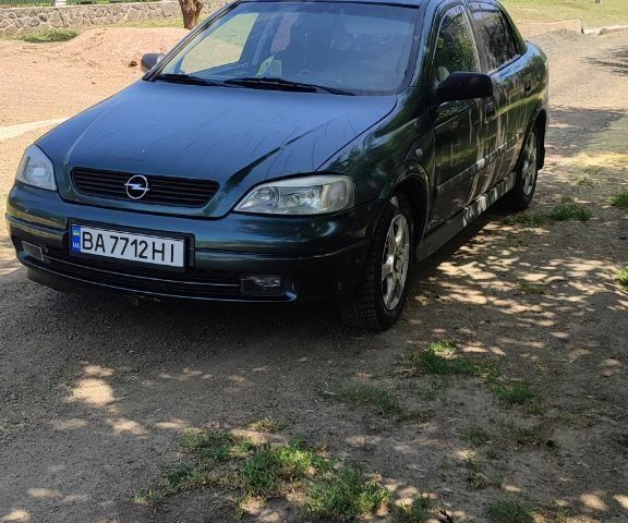 Зеленый Опель Астра, объемом двигателя 1.6 л и пробегом 150 тыс. км за 3300 $, фото 1 на Automoto.ua