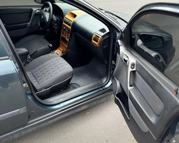 Зеленый Опель Астра, объемом двигателя 1.6 л и пробегом 190 тыс. км за 2650 $, фото 8 на Automoto.ua