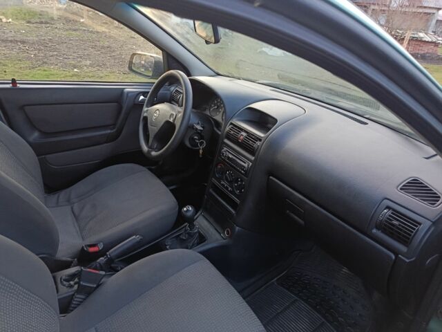 Зеленый Опель Астра, объемом двигателя 1.4 л и пробегом 360 тыс. км за 2550 $, фото 3 на Automoto.ua