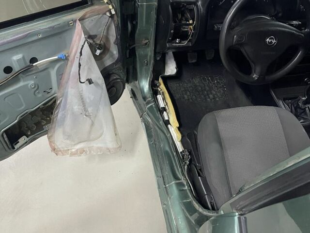 Зеленый Опель Астра, объемом двигателя 0 л и пробегом 150 тыс. км за 1500 $, фото 7 на Automoto.ua