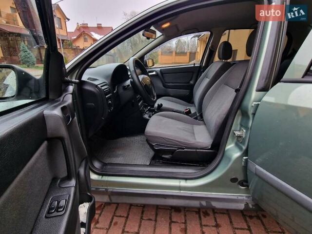 Зелений Опель Астра, об'ємом двигуна 1.36 л та пробігом 179 тис. км за 3000 $, фото 46 на Automoto.ua