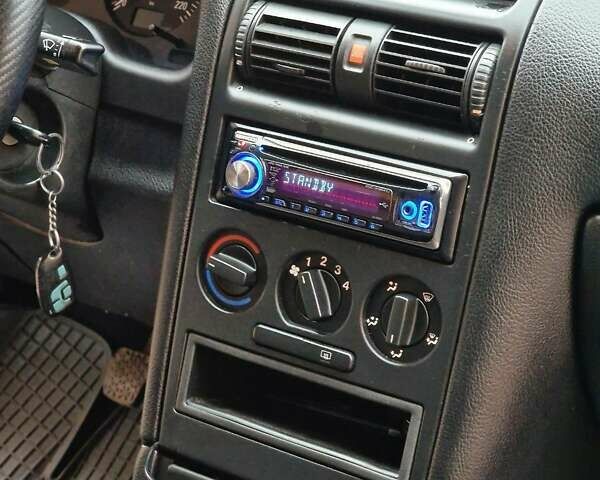 Зелений Опель Астра, об'ємом двигуна 1.36 л та пробігом 179 тис. км за 3000 $, фото 48 на Automoto.ua