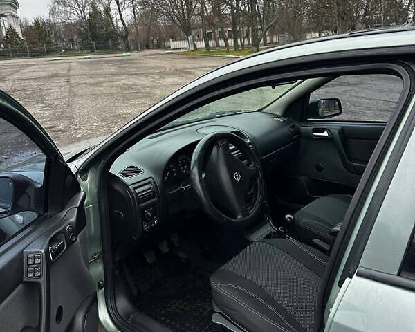 Зелений Опель Астра, об'ємом двигуна 1.36 л та пробігом 235 тис. км за 4000 $, фото 5 на Automoto.ua