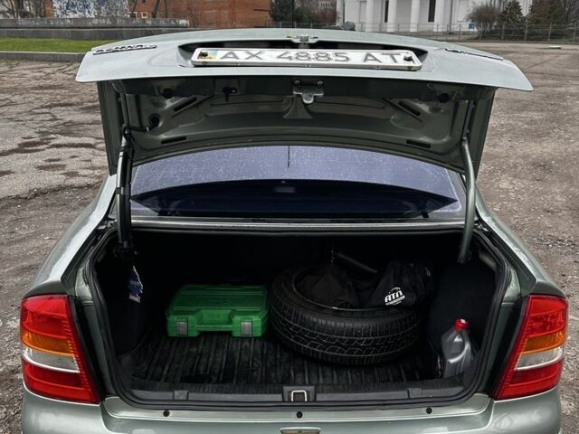 Зеленый Опель Астра, объемом двигателя 1.4 л и пробегом 235 тыс. км за 4000 $, фото 4 на Automoto.ua