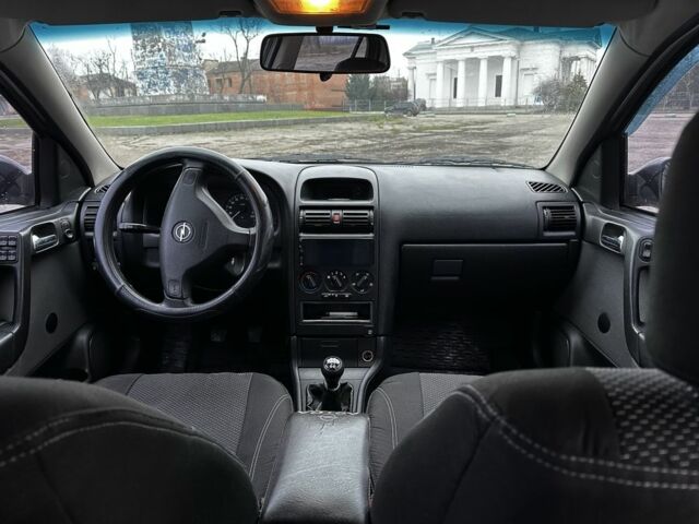 Зеленый Опель Астра, объемом двигателя 1.4 л и пробегом 235 тыс. км за 4000 $, фото 6 на Automoto.ua