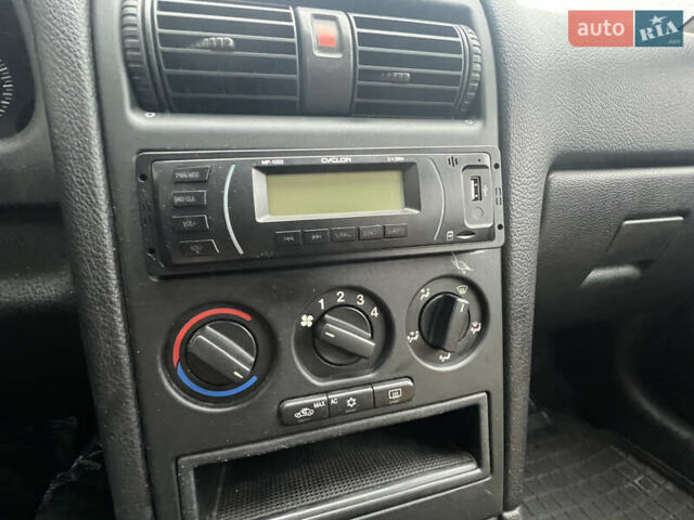 Зелений Опель Астра, об'ємом двигуна 1.36 л та пробігом 268 тис. км за 2599 $, фото 17 на Automoto.ua