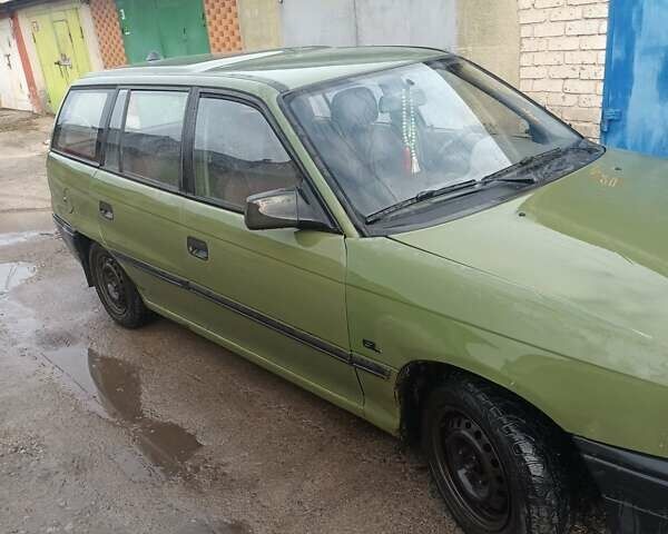 Зеленый Опель Астра, объемом двигателя 1.7 л и пробегом 480 тыс. км за 1800 $, фото 1 на Automoto.ua