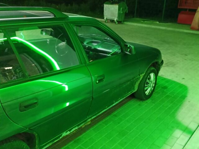 Опель Астра 1996 в Белой Церкве на Automoto.ua Зеленый Опель Астра, объемом двигателя 1.6 л и пробегом 264 тыс. км за 1900 $, фото 3 на Automoto.ua