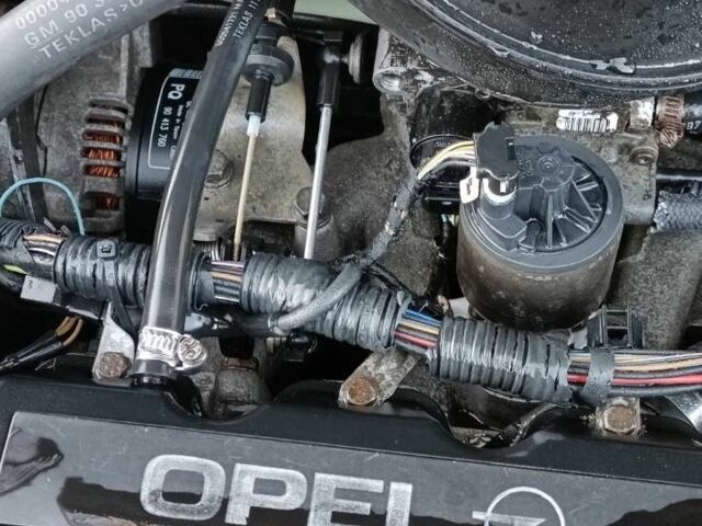 Зеленый Опель Астра, объемом двигателя 1.6 л и пробегом 360 тыс. км за 595 $, фото 4 на Automoto.ua