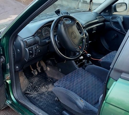 Зелений Опель Астра, об'ємом двигуна 1.8 л та пробігом 415 тис. км за 2300 $, фото 5 на Automoto.ua