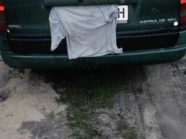 Зеленый Опель Астра, объемом двигателя 1.6 л и пробегом 360 тыс. км за 595 $, фото 3 на Automoto.ua