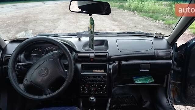 Зеленый Опель Астра, объемом двигателя 1.6 л и пробегом 336 тыс. км за 1750 $, фото 9 на Automoto.ua