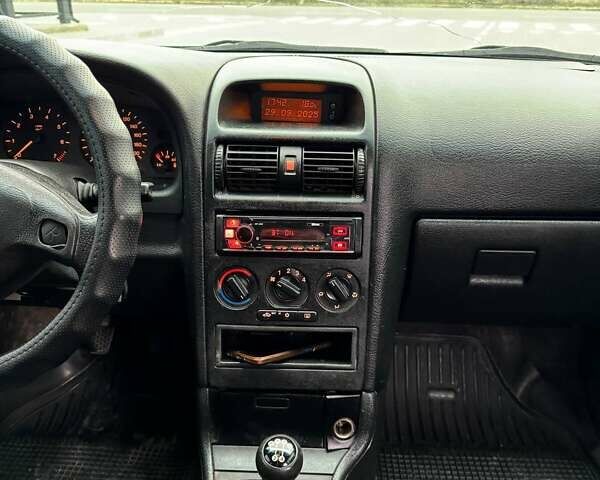 Зеленый Опель Астра, объемом двигателя 1.6 л и пробегом 265 тыс. км за 2150 $, фото 12 на Automoto.ua