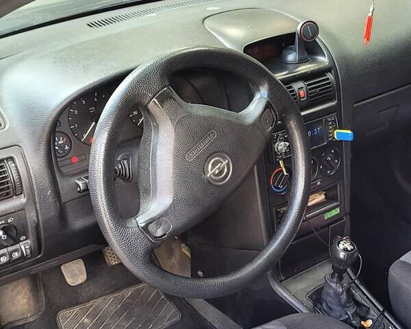 Зелений Опель Астра, об'ємом двигуна 1.6 л та пробігом 300 тис. км за 2500 $, фото 4 на Automoto.ua