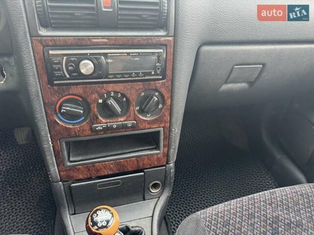 Зеленый Опель Астра, объемом двигателя 1.6 л и пробегом 250 тыс. км за 2350 $, фото 9 на Automoto.ua
