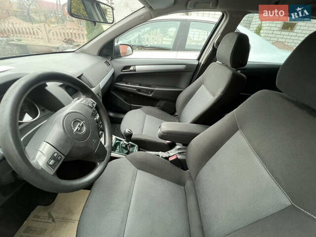 Зеленый Опель Астра, объемом двигателя 1.6 л и пробегом 202 тыс. км за 5300 $, фото 4 на Automoto.ua